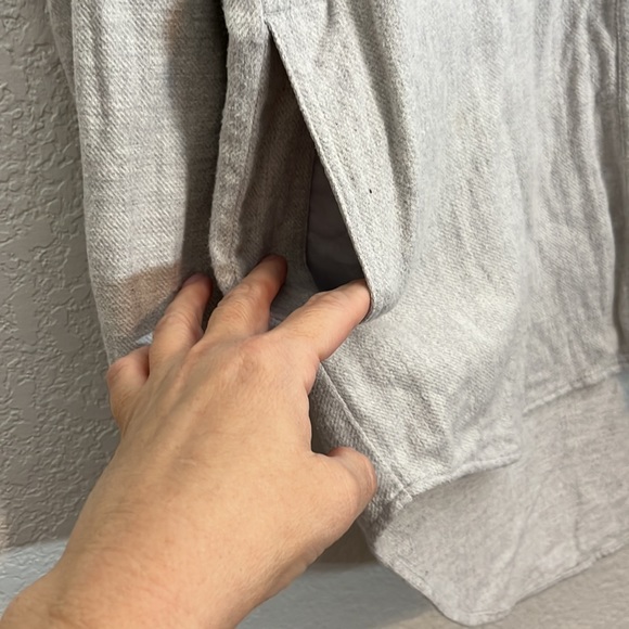 Madewell light gray mid weight flannel shacket with pockets Preppy Casual Alpine - Picture 4 of 11